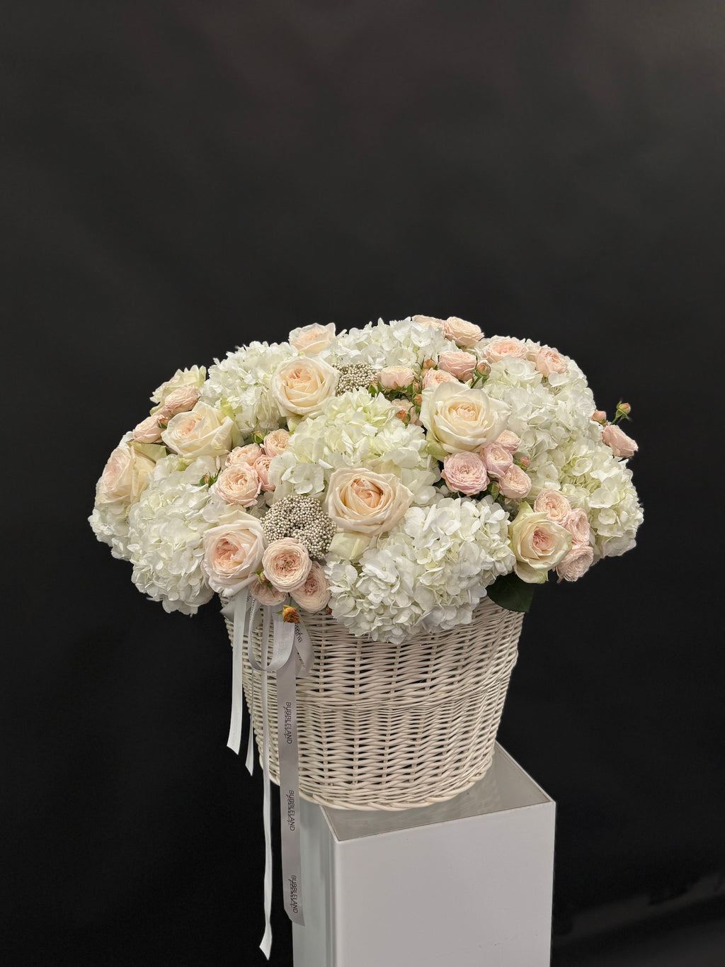 Kosz kwiatów „Bloom Aesthetic”