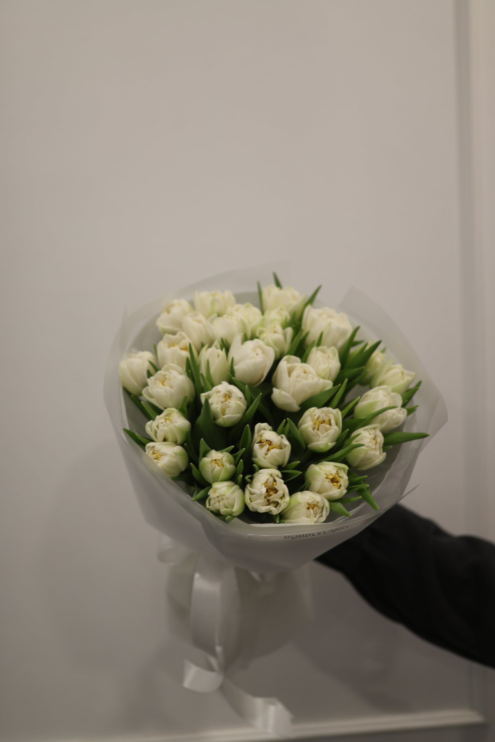 Bukiet białych piwoniowych tulipanów