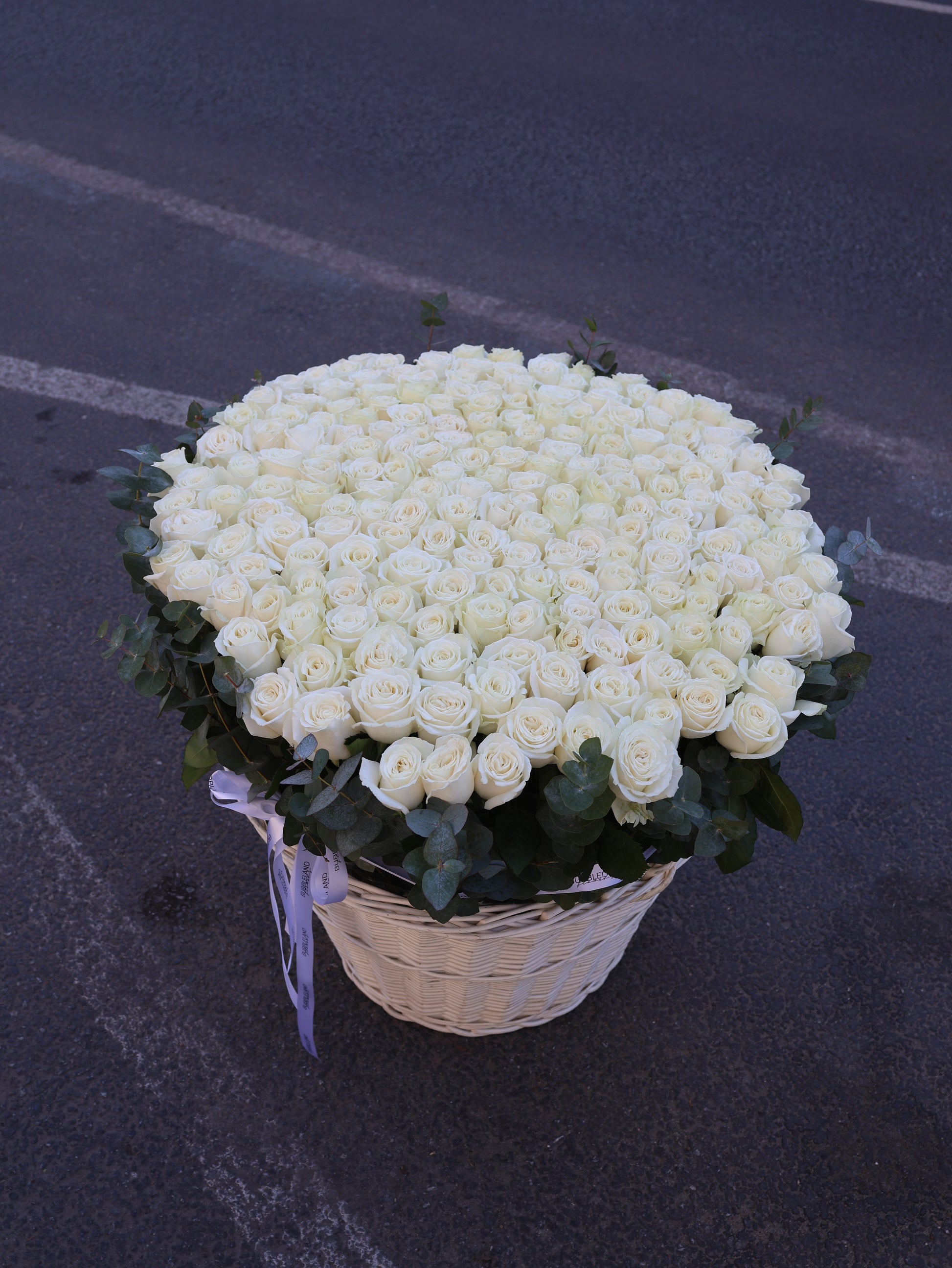 Kosz białych róż -201 szt. 💔