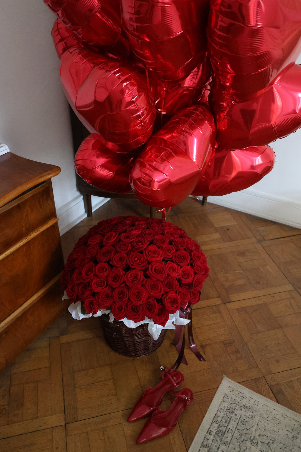 Kosz czerwonych róż