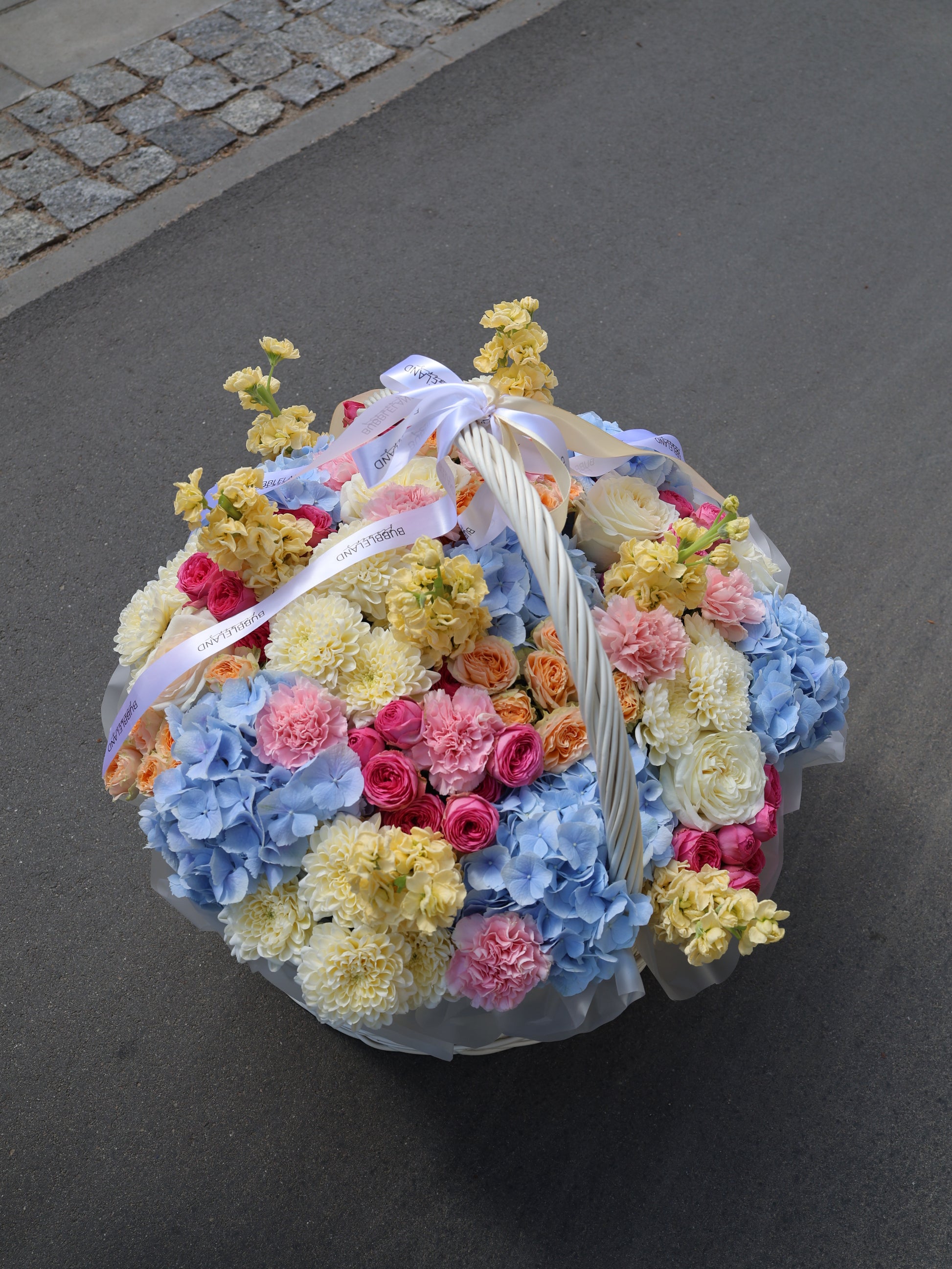 Kosz sezonowych  kwiatów