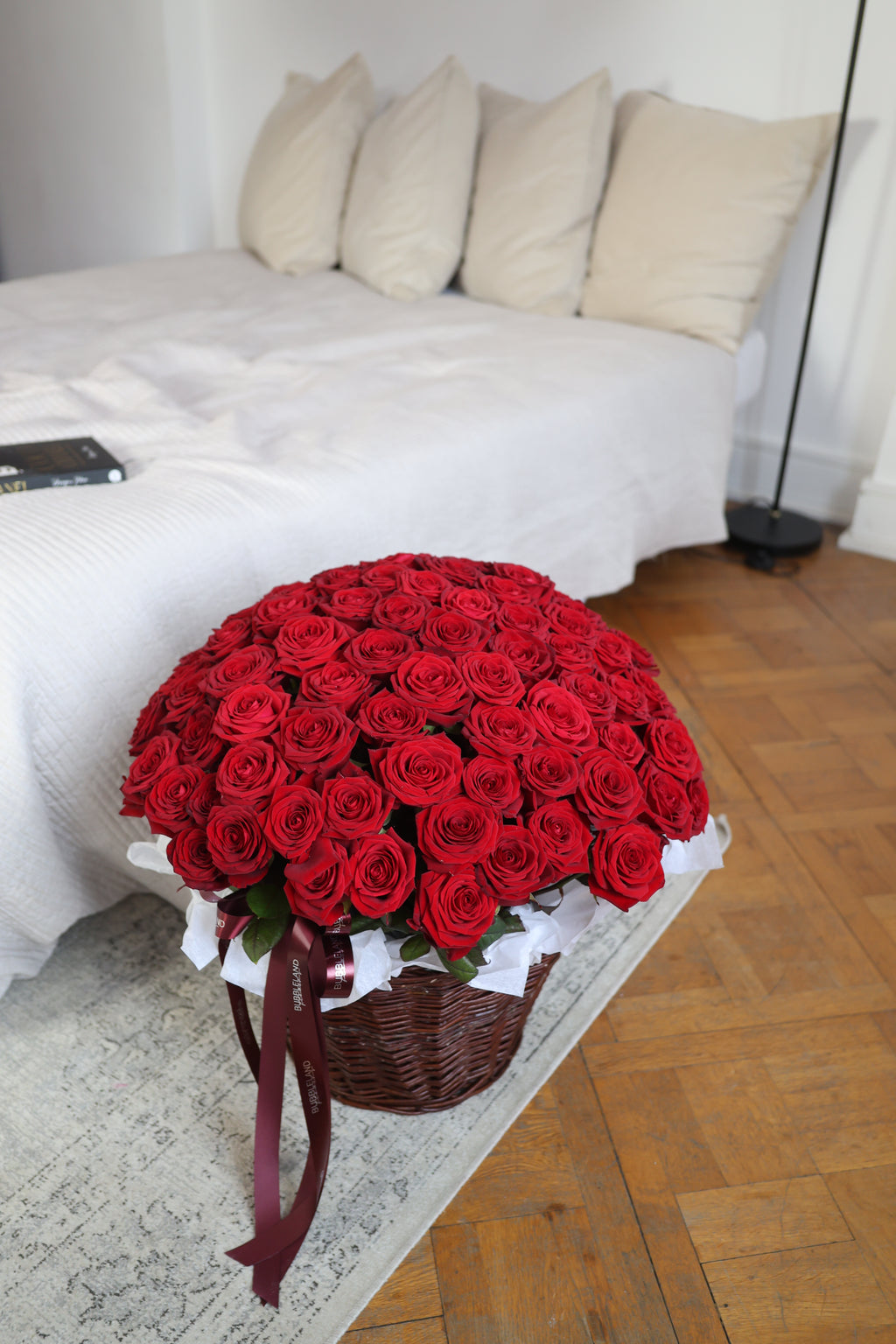 Kosz czerwonych róż