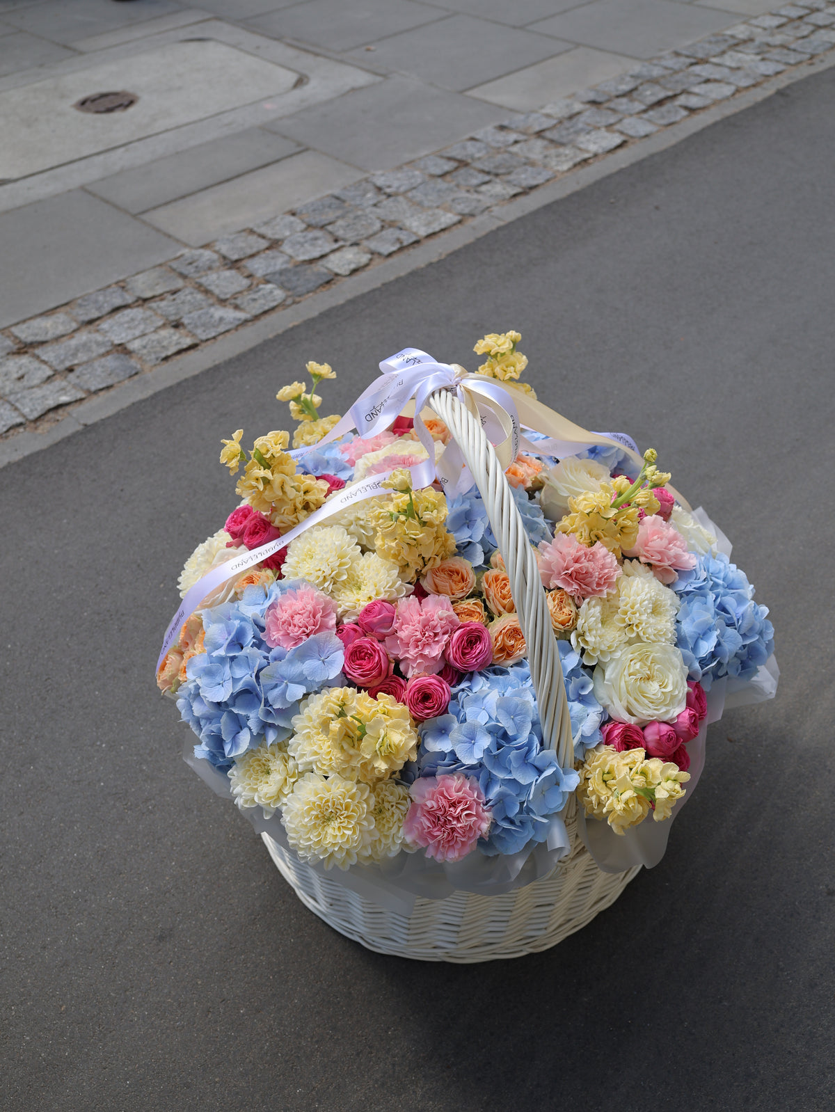 Kosz sezonowych  kwiatów