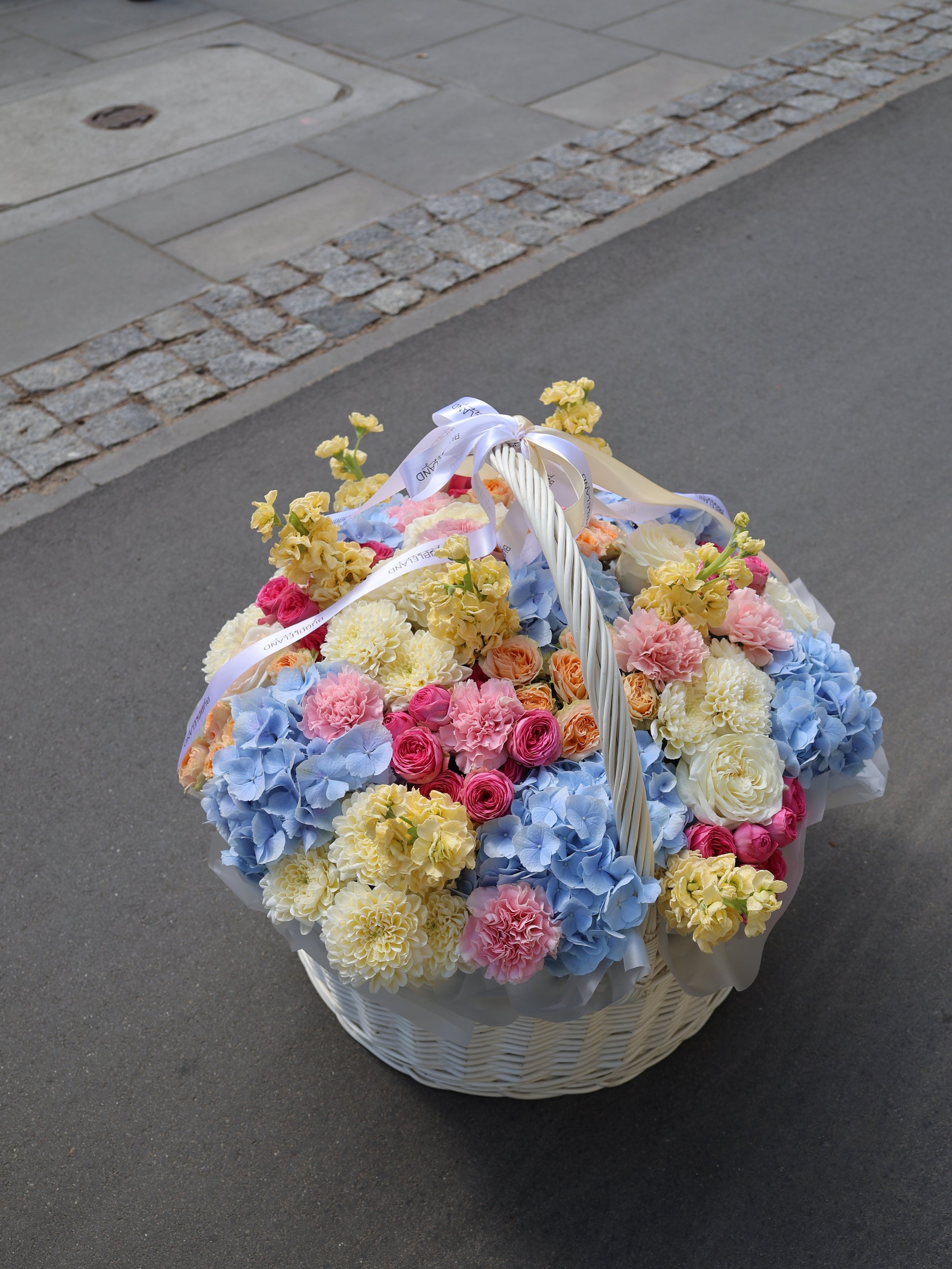 Kosz sezonowych  kwiatów