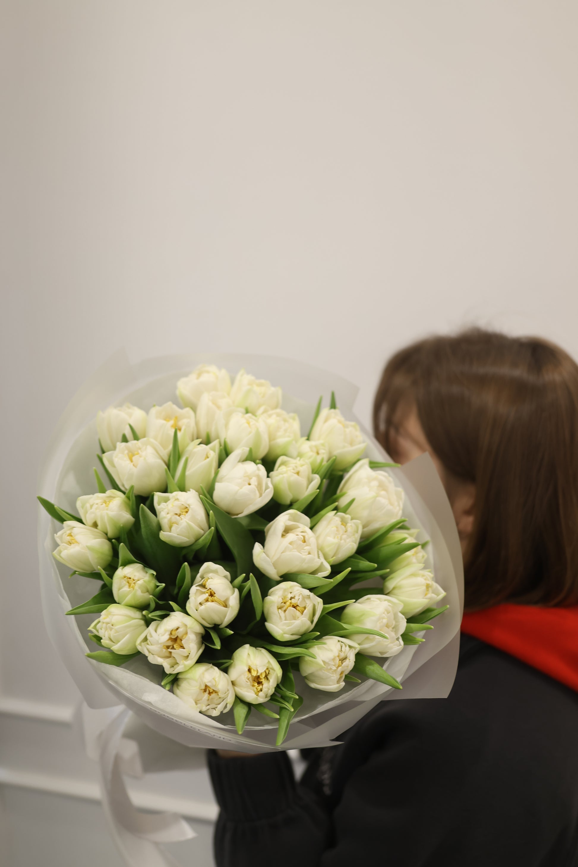 Bukiet białych piwoniowych tulipanów