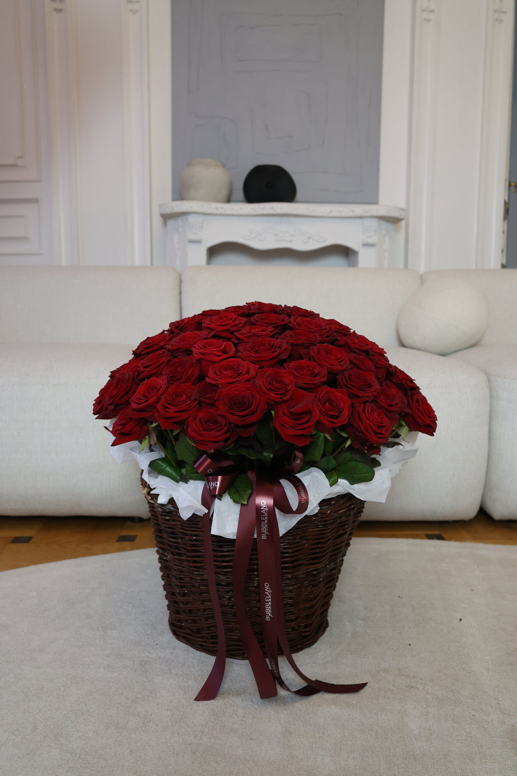 Kosz czerwonych róż