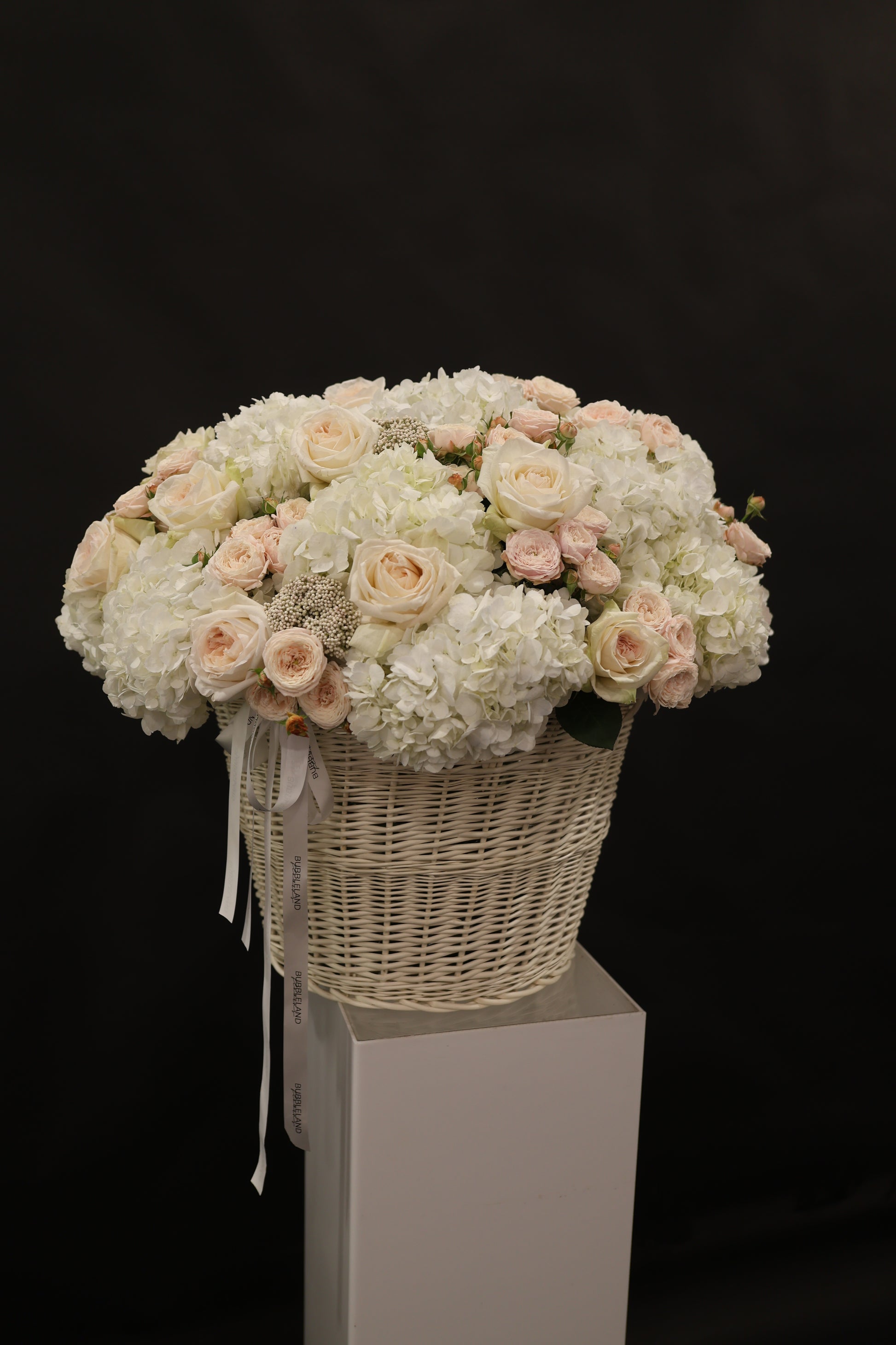 Kosz kwiatów „Bloom Aesthetic”