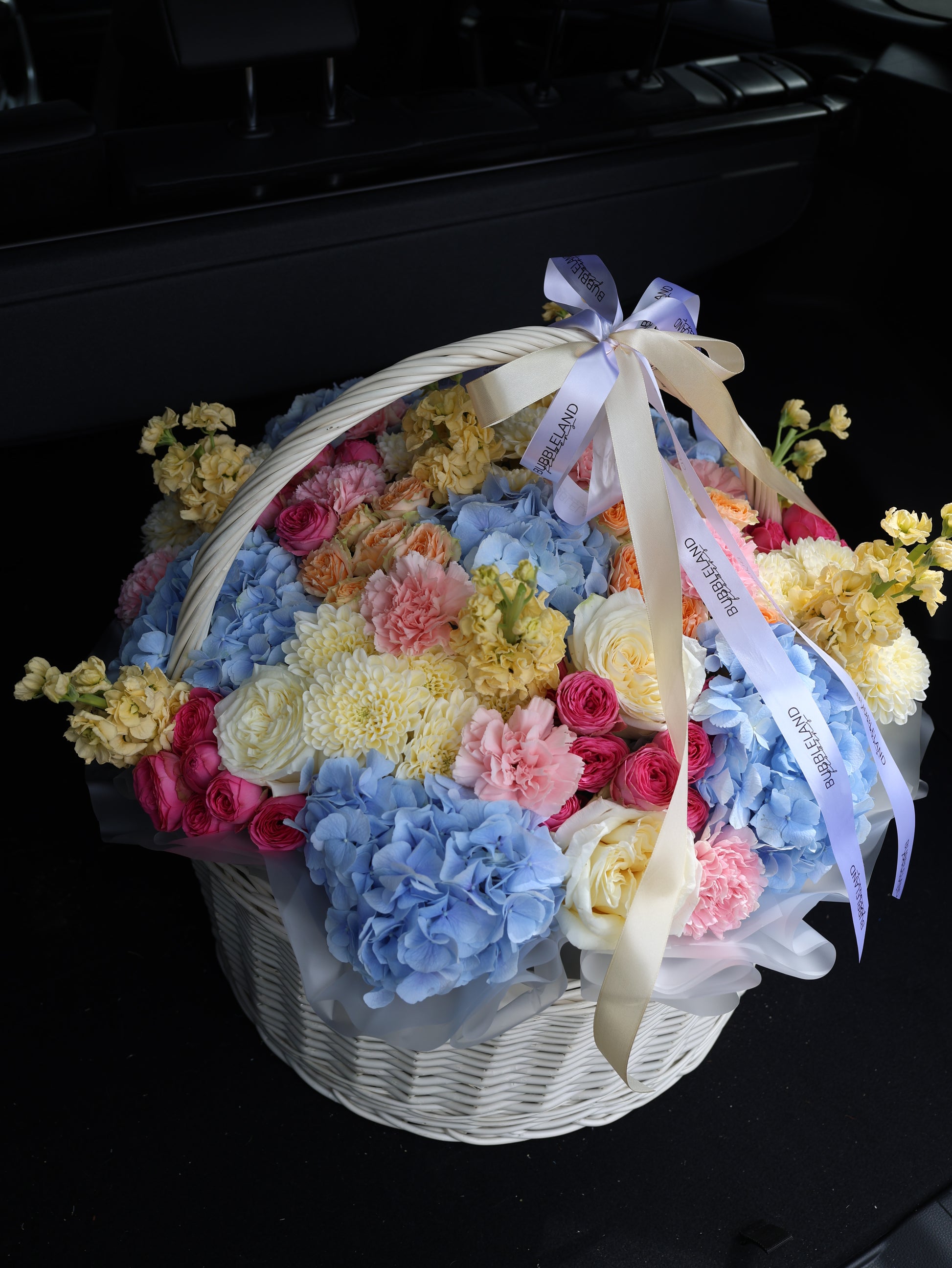 Kosz sezonowych  kwiatów