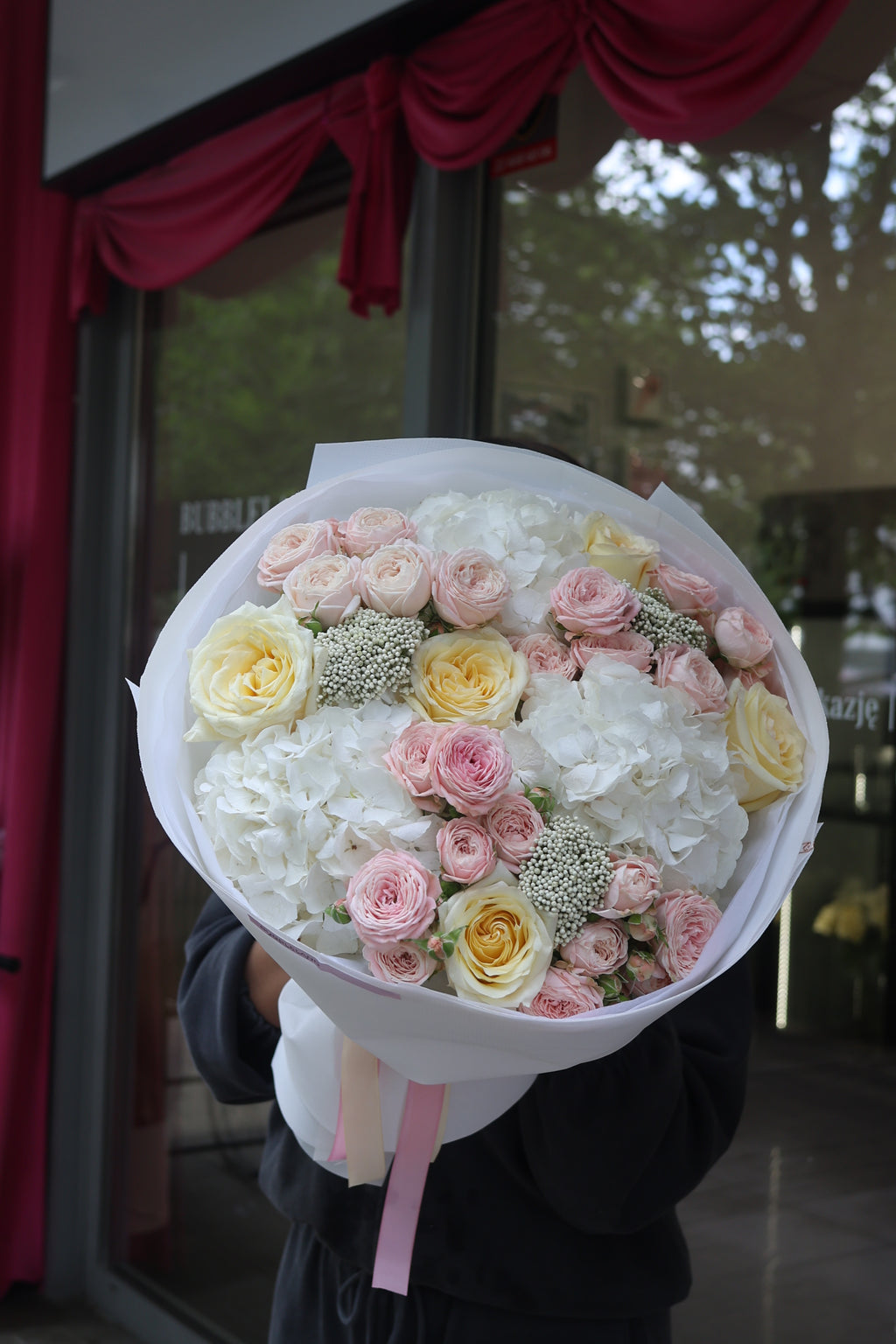 Bukiet kwiatów „Blooming Grace»