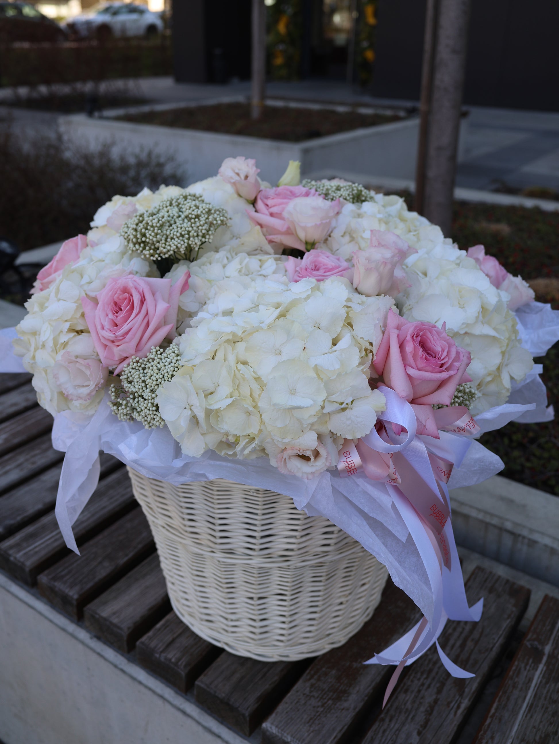 Kosz kwiatów „Iconic Love”