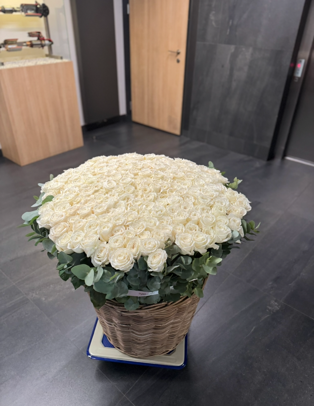 Kosz białych róż -201 szt. 💔