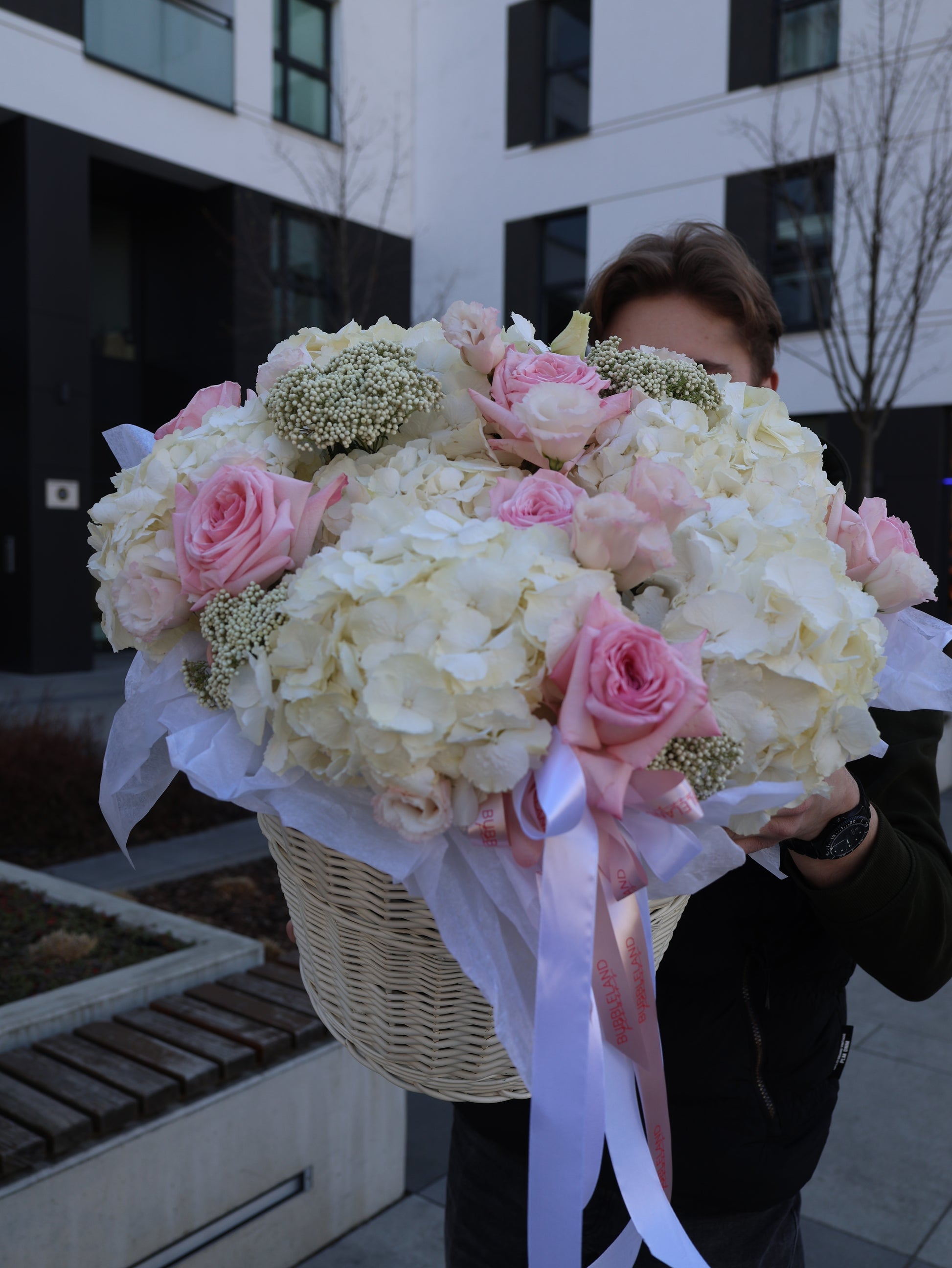 Kosz kwiatów „Iconic Love”