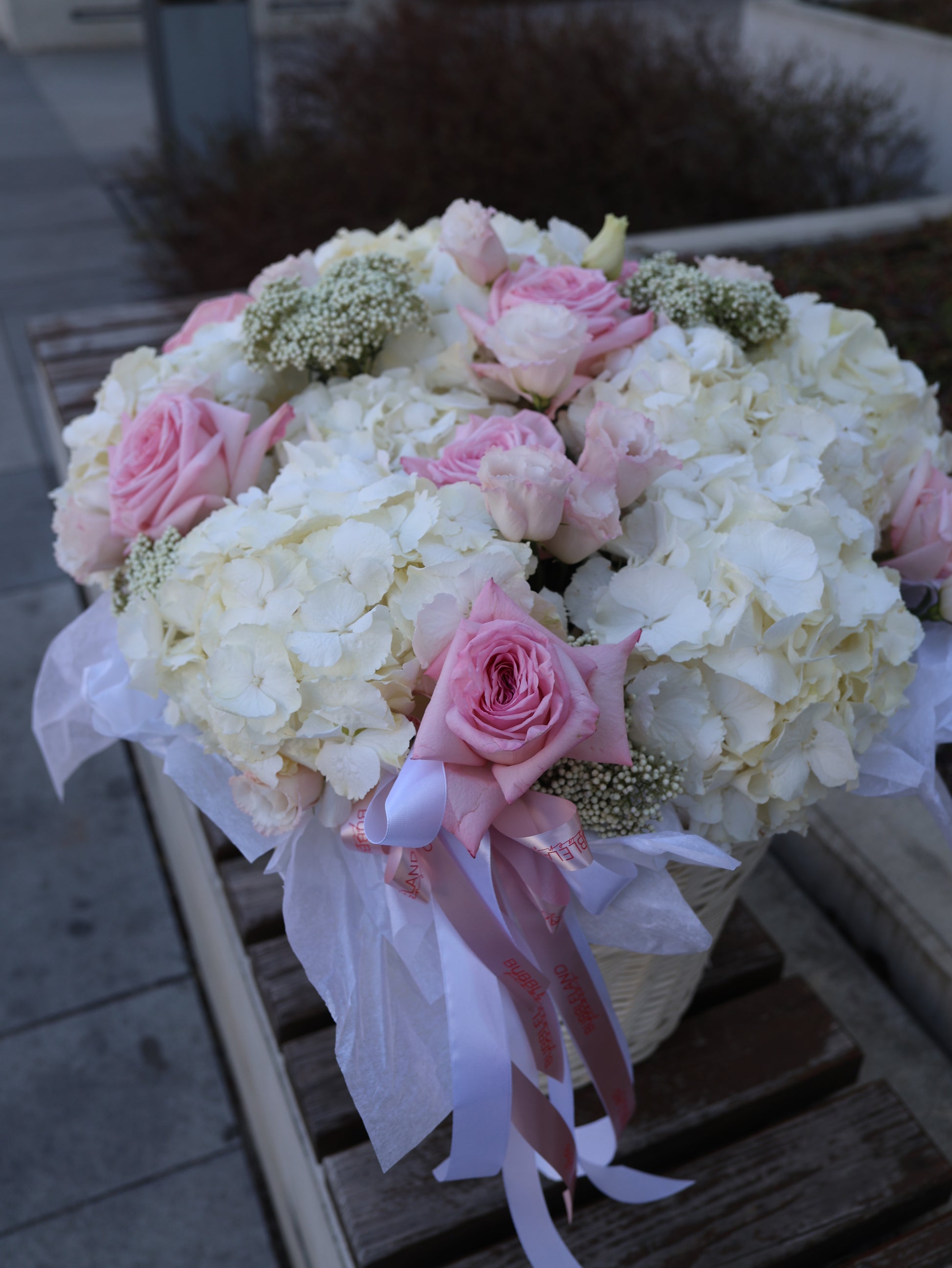 Kosz kwiatów „Iconic Love”