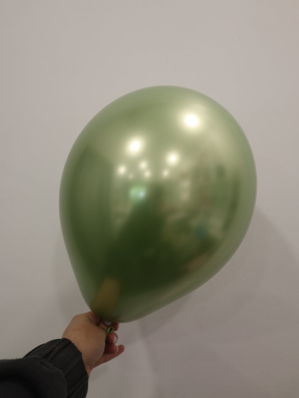 ZIelony chromowany balon z helem