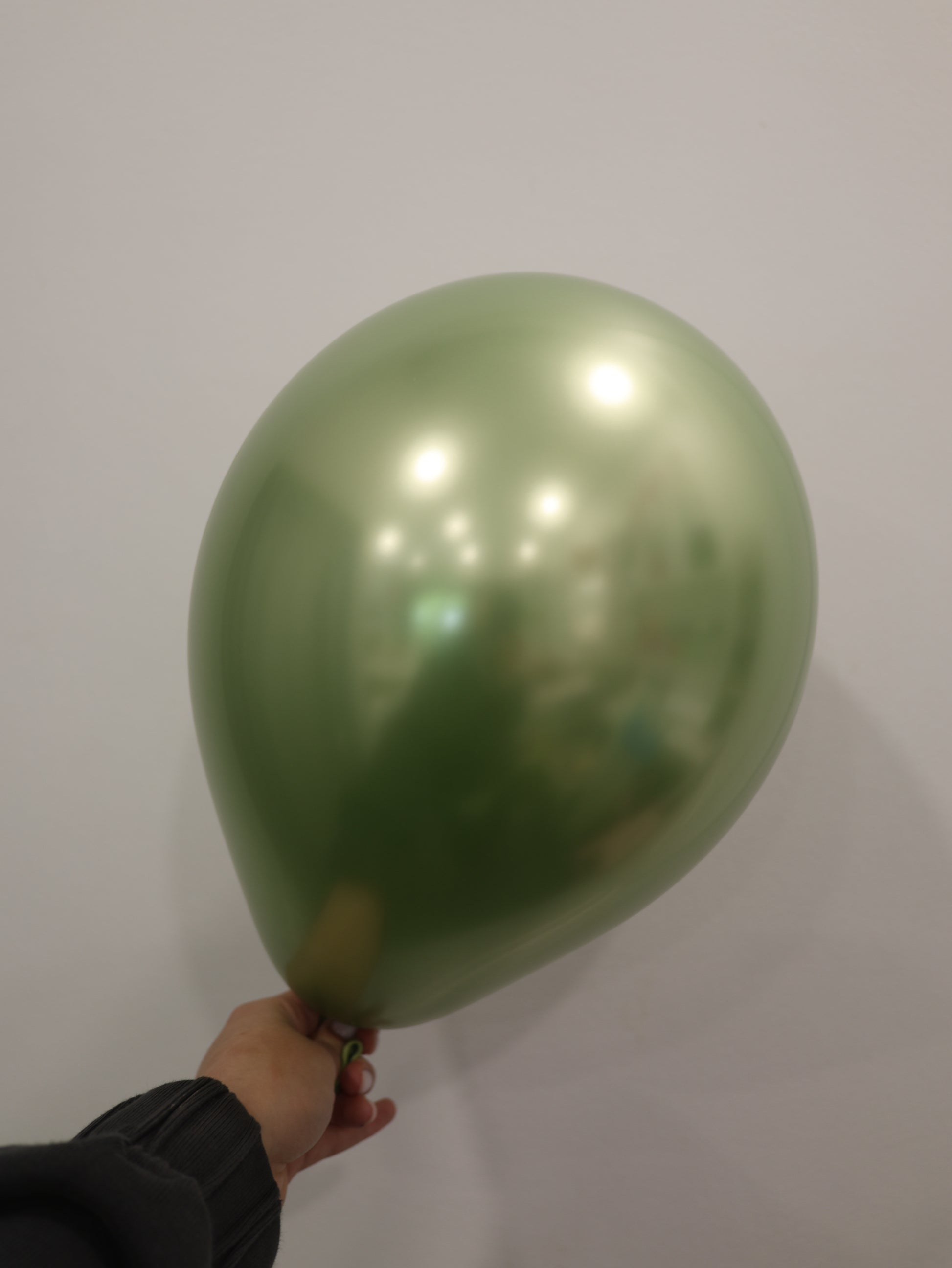 ZIelony chromowany balon z helem