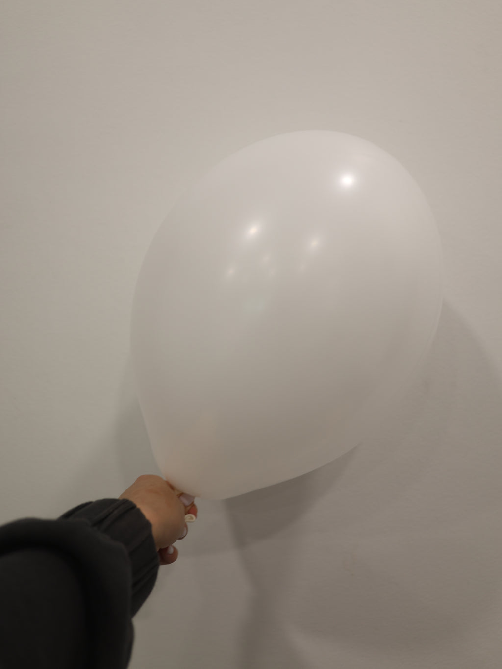 Biały balon z helem