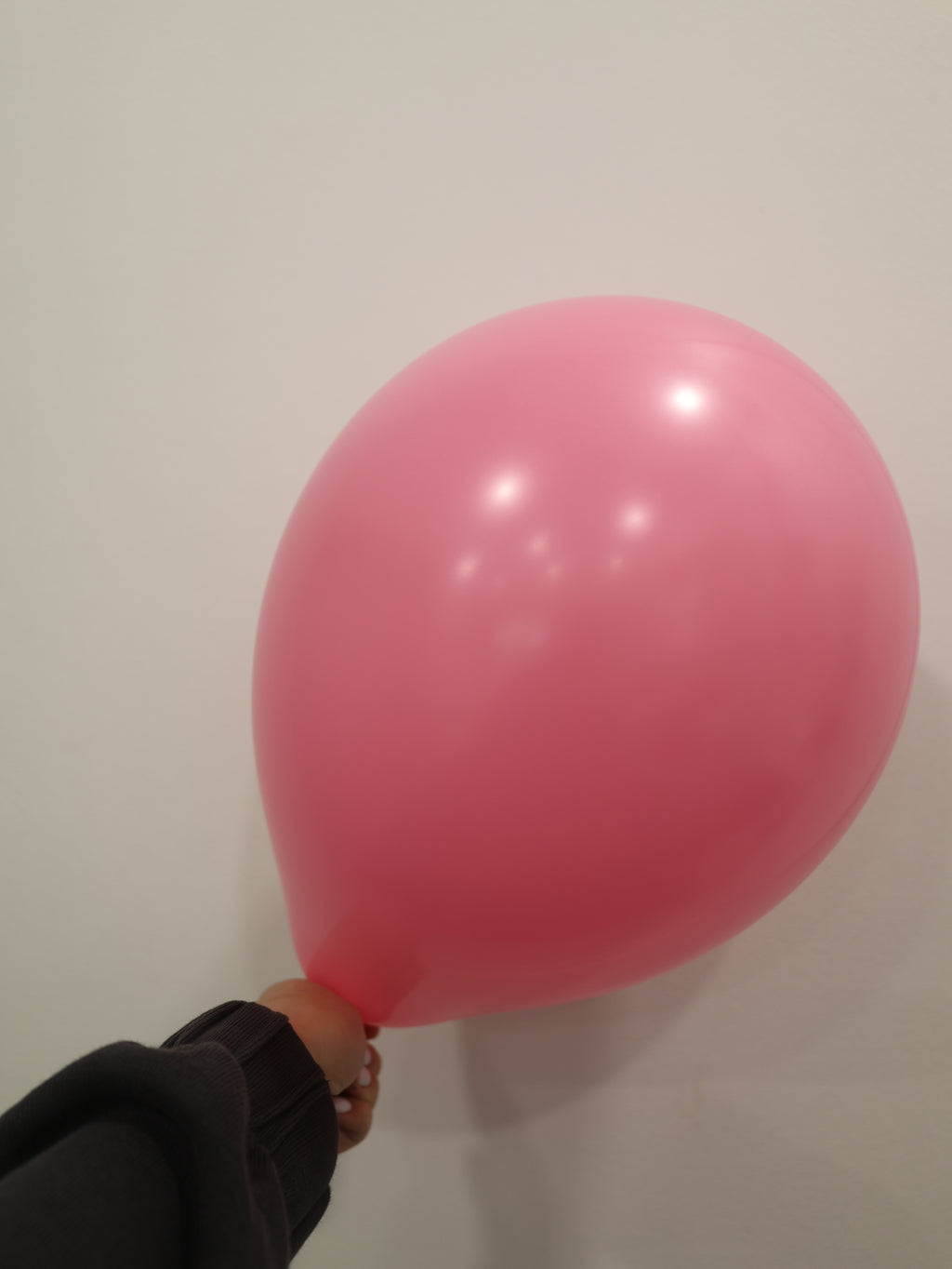 Fuksjowy balon z helem