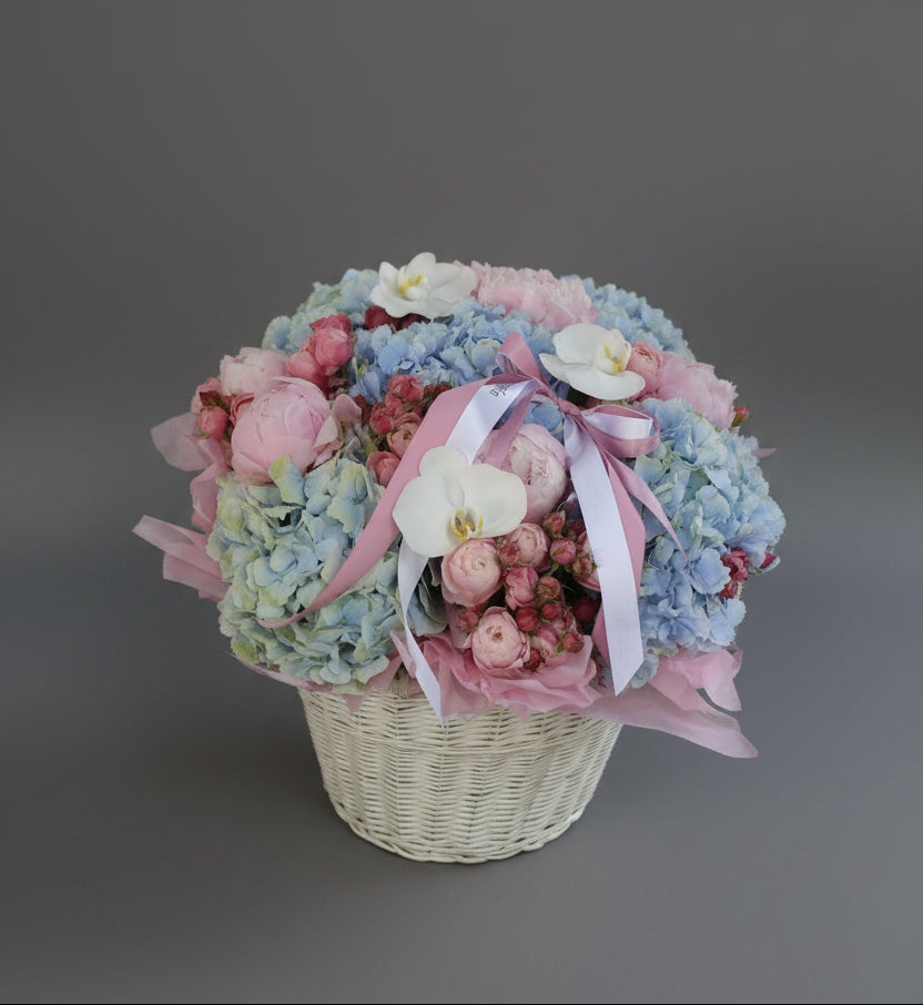 Kosz kwiatów "Signature Bouquet"
