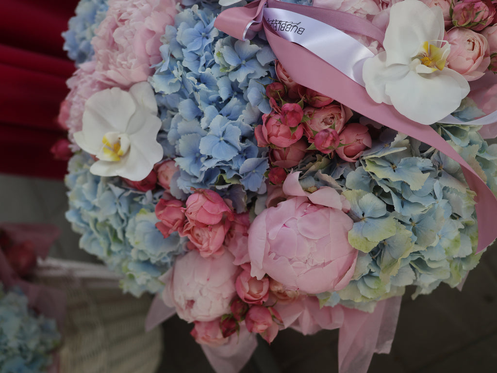 Kosz kwiatów "Signature Bouquet"