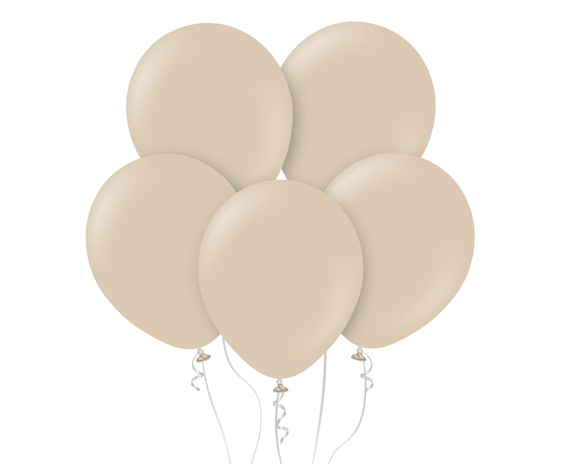 Beżowy balon z helem
